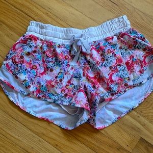 Lululemon Hotty Hot short 2.5”